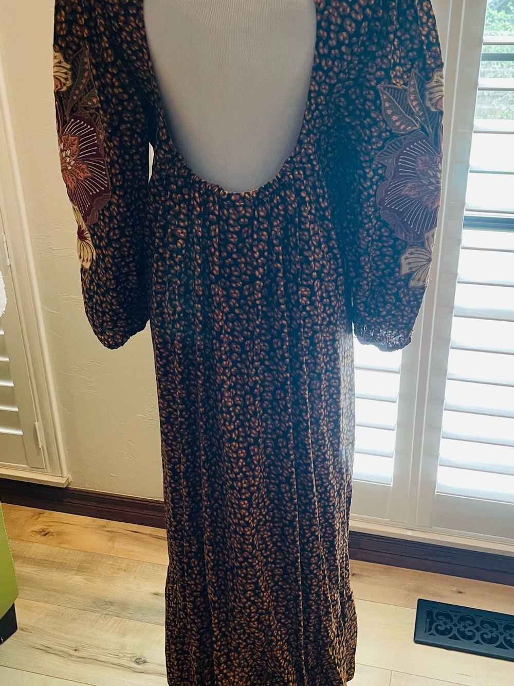 FARM Rio Brown Floral-Embroidered Sleeve Maxi Dress - Picture 3 of 6